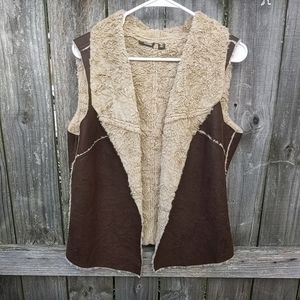 a.n.a A New Approach Large Faux Fur Brown Vest
